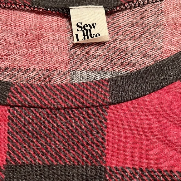 Super cute plaid long sleeved top - New Without Tags - Picture 2 of 3